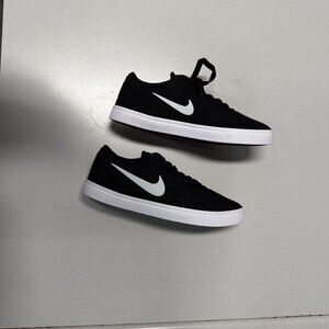 Nike SB unworn 6Y